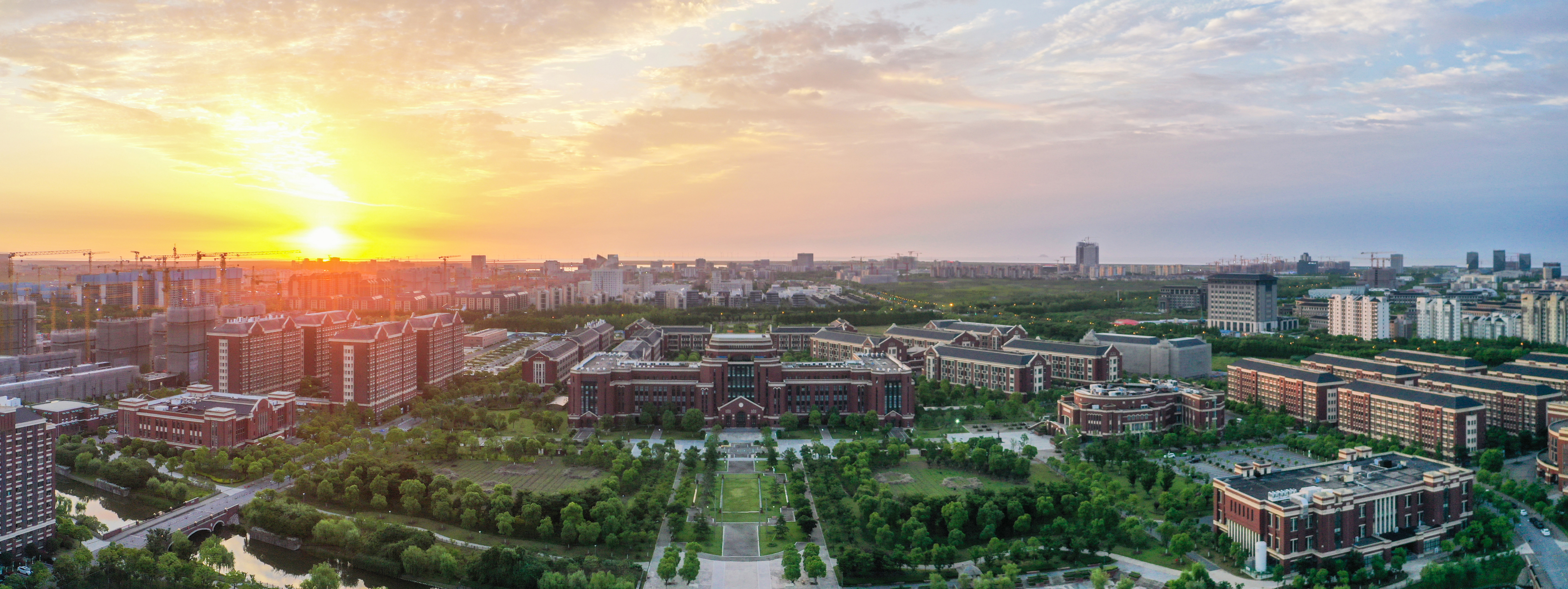上海建桥学院校园风光图片